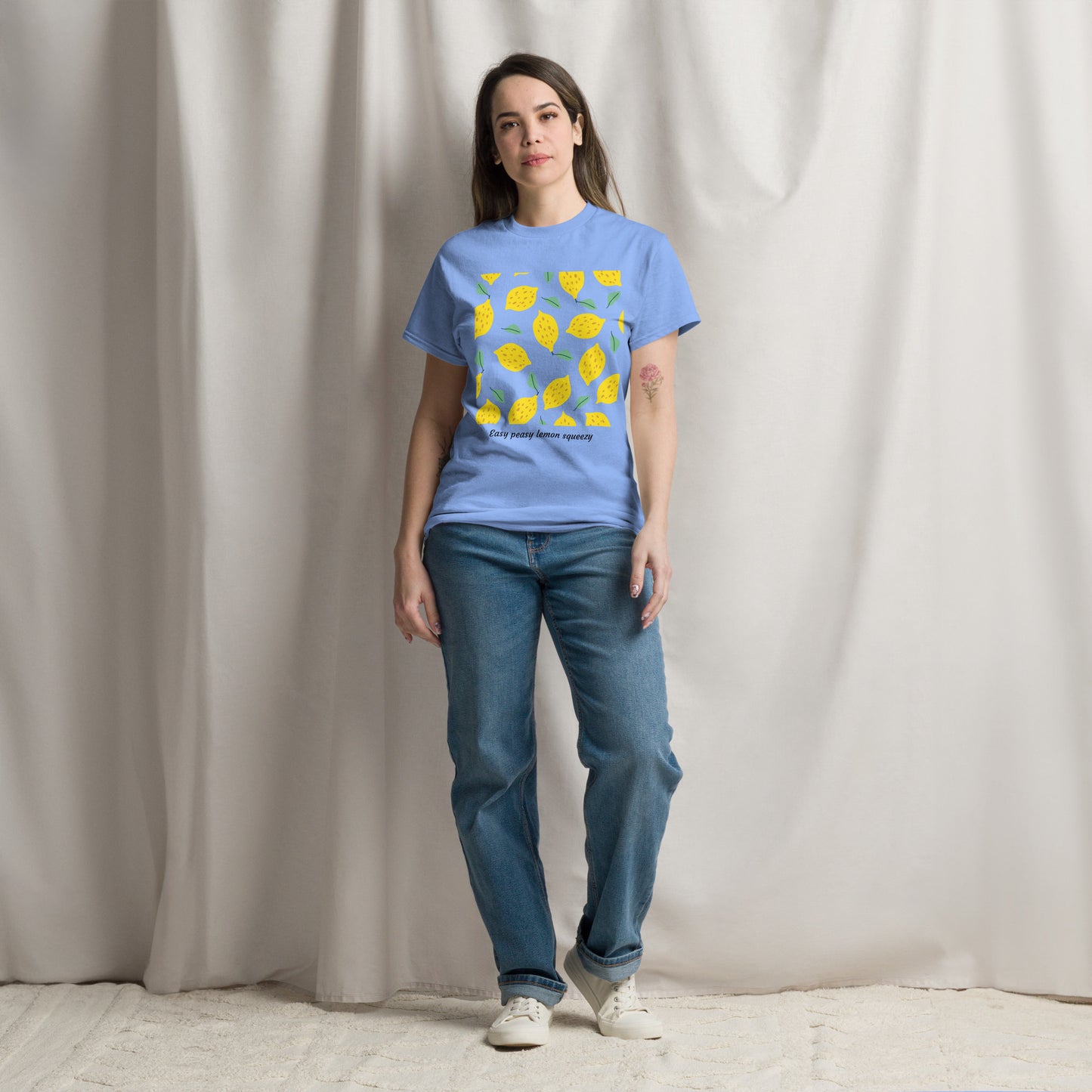 Basic Unisex T-Shirt mit Zitronenprint - Easy peasy lemon squeezy