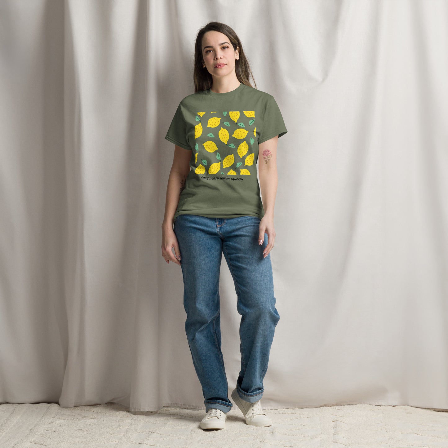 Basic Unisex T-Shirt mit Zitronenprint - Easy peasy lemon squeezy