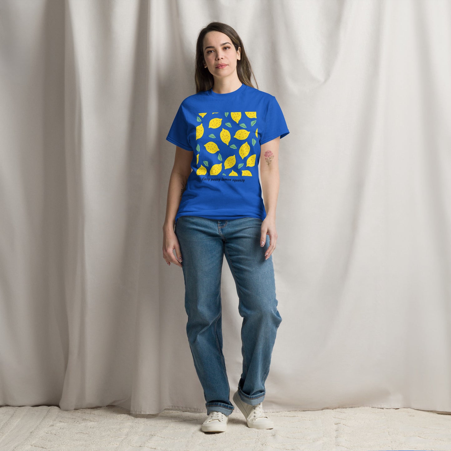 Basic Unisex T-Shirt mit Zitronenprint - Easy peasy lemon squeezy